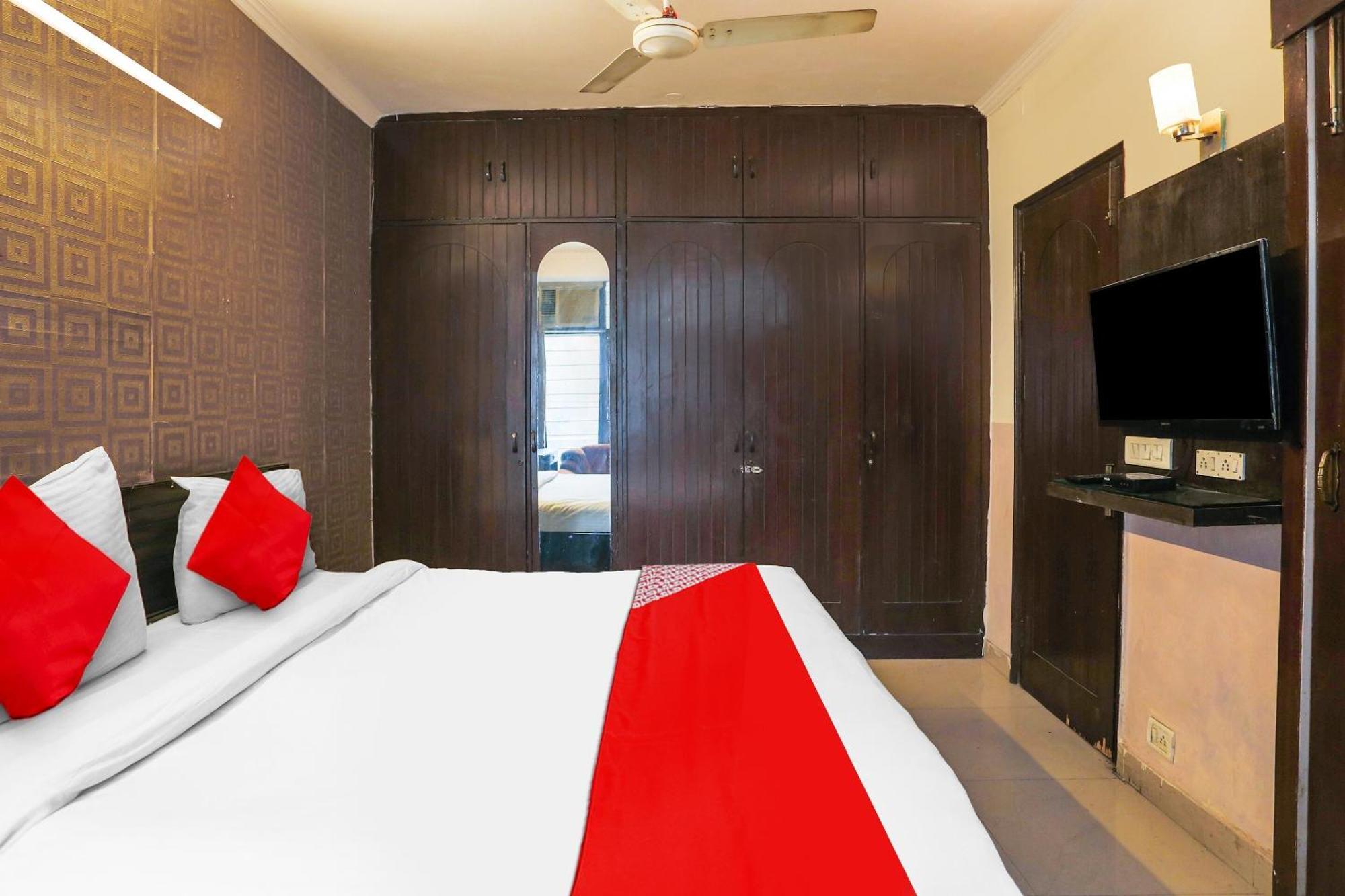 Hotel O Royal Galaxy New Delhi Exteriör bild
